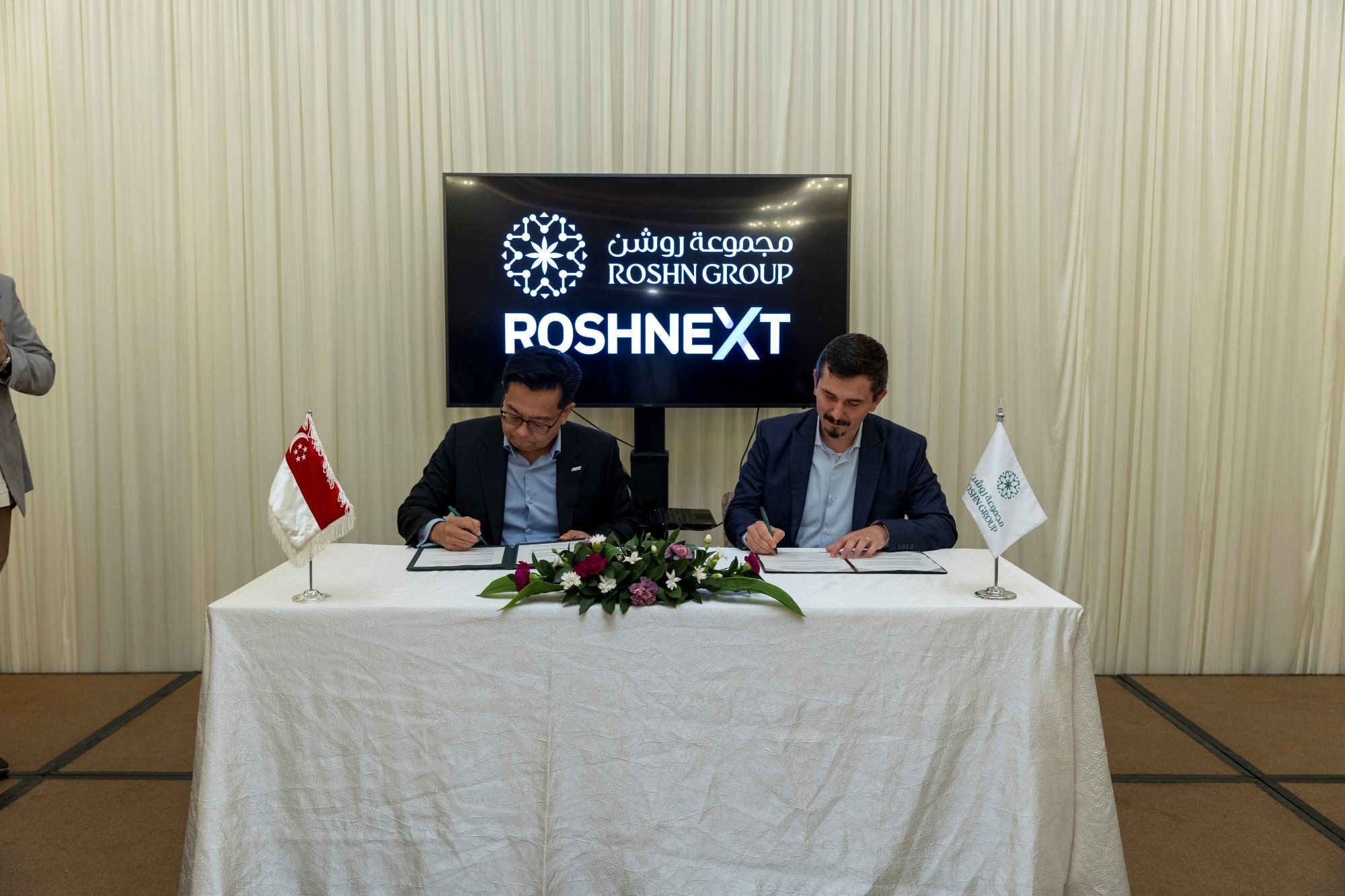 برنامج ROSHNEXT، الذراع الابتكاري لـ "مجموعة روشن" يوقّع اتفاقيات مع AI Singapore و ACE.SG لتسريع التحوّل في القطاع العقاري